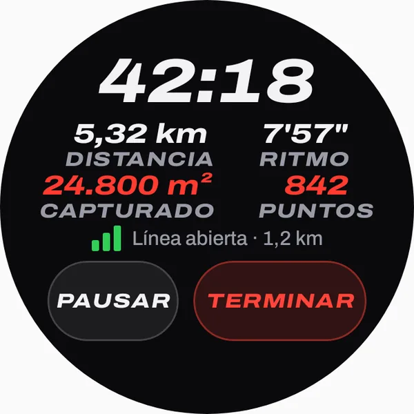 App de Copalo para Wear OS: cronómetro, distancia, ritmo y botones de pausar y terminar.